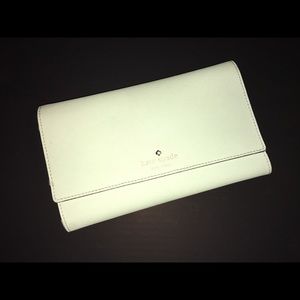 Large Kate Spade Travel Wallet (Mint Green)